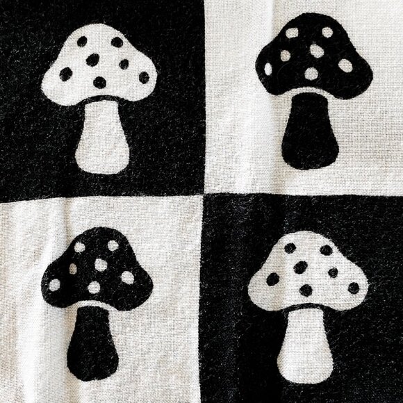 Forever 21 Mushroom Crop Top - Picture 4 of 4